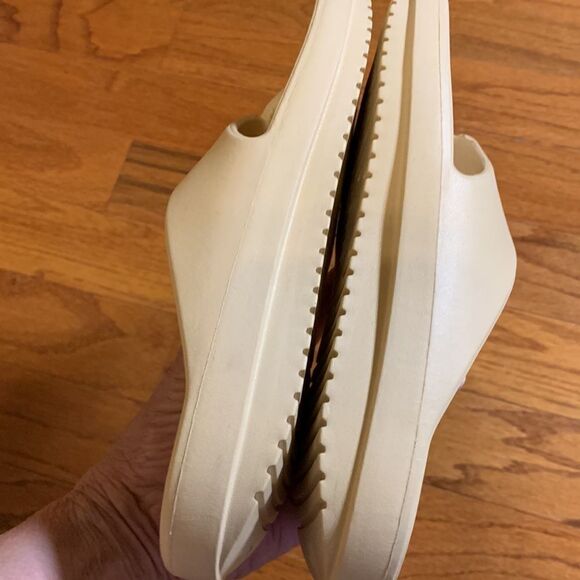 Ladies orthopedic Size M/L medium/large flip-flops cream color w/arch support - Picture 8 of 9